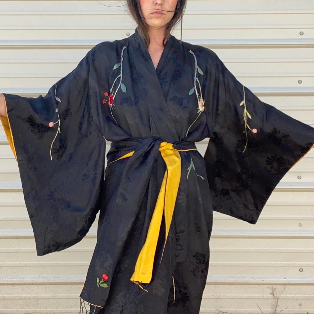 Vintage floor length 100% silk embroidered kimono